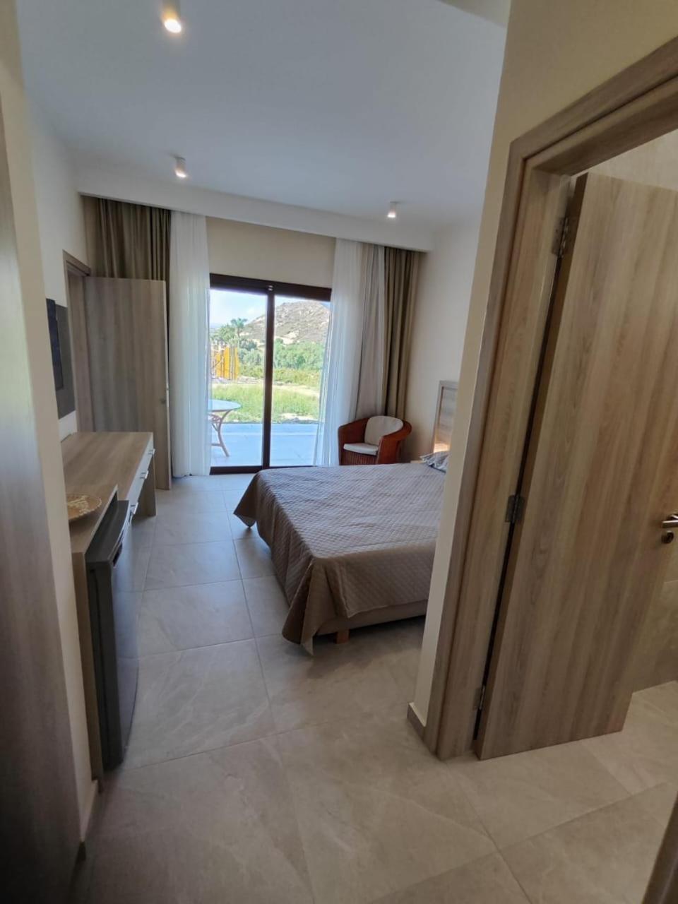 Vina Oliva Resort Pissouri Exteriör bild
